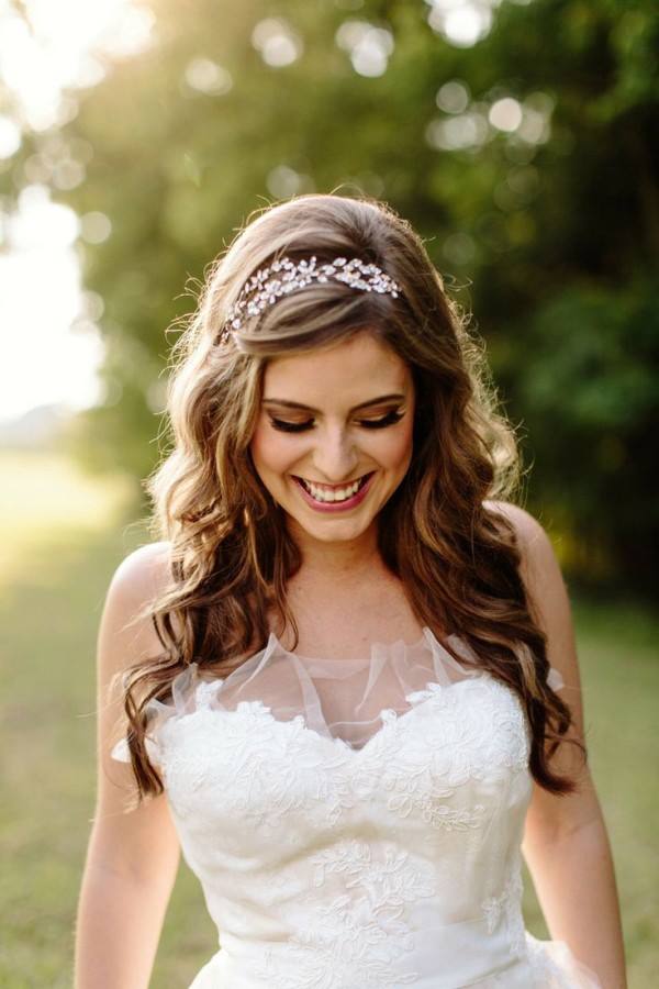 cabelo-solto-para-noivas-com-tiara | Blog de Casamento para Noivas | Aceito  Sim