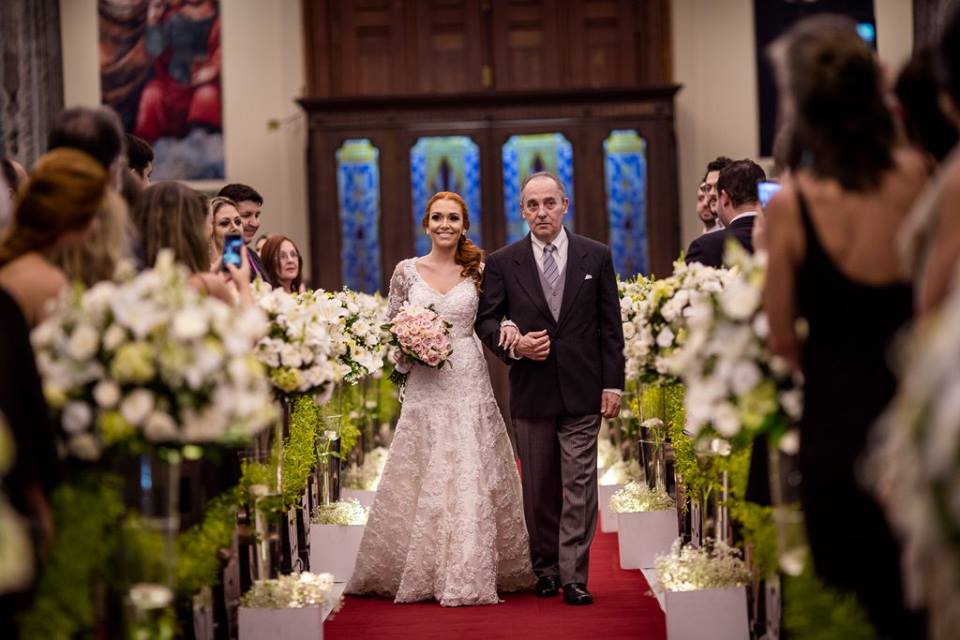 Flores astromélia na decoração de Igreja | Blog de Casamento para Noivas |  Aceito Sim