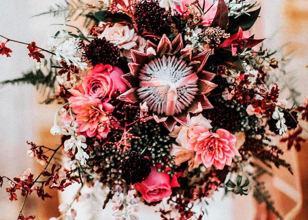 Buquê de noiva com protea: uma flor exótica e única!