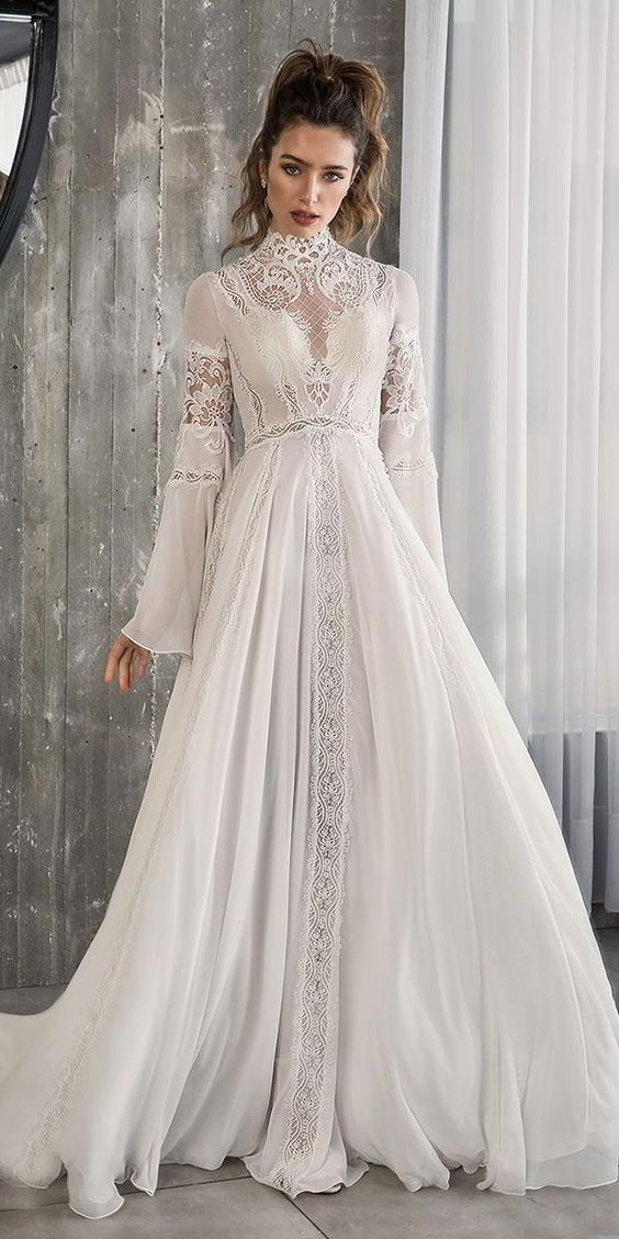 Vestido de noiva com gola alta
