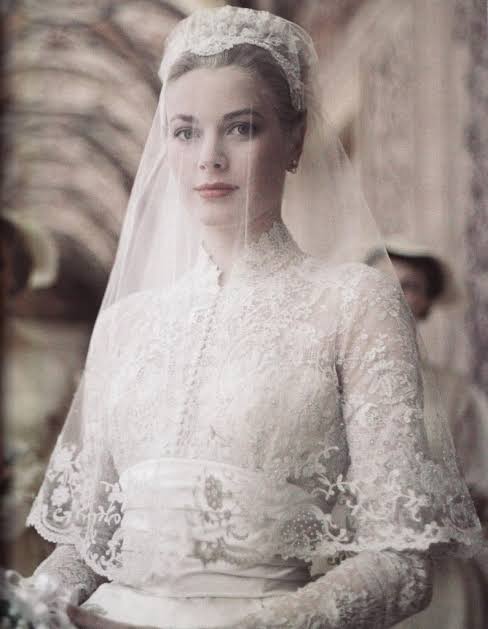 Vestido de noiva com gola alta Grace Kelly