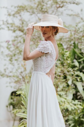 vestido de noiva com chapeu